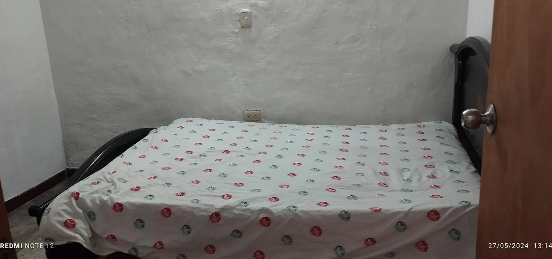 Arriendo Por 1 Ano Completo Fijo Habitacion A Persona Sola En El Barrio El Salvador Apartment Medellin